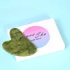 gua sha e scatola di cartone