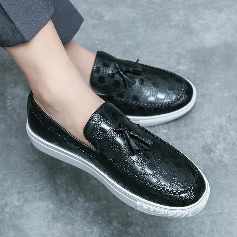 Scarpe da uomo di grandi dimensioni con punta rotonda a quadri in stile  britannico con fondo piatto e traspirante scarpe da tavola mocassini  Vintage