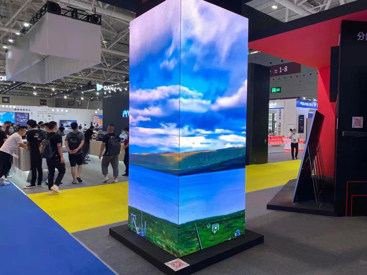 パネル主導の3Dディスプレイ屋外スクリーン広告看板4D建物湾曲90度壁