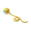 Pelota inteligente amarilla para gatos - tres ajustables - con cuerda para perros.