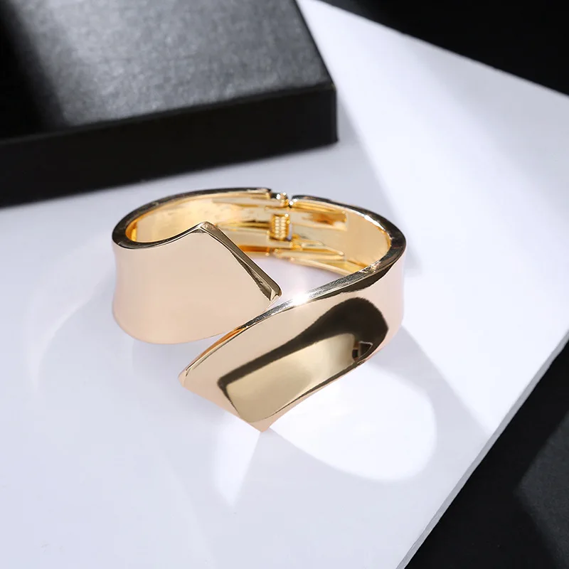 Bracciale rigido quadrato in oro rosa 14k, bracciale impilabile in oro rosa su misura, bracciale sottile intrecciato da 1,6 mm, gioielli minimalisti, regalo per lei - Italia