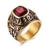 Anello con design aquila rosso