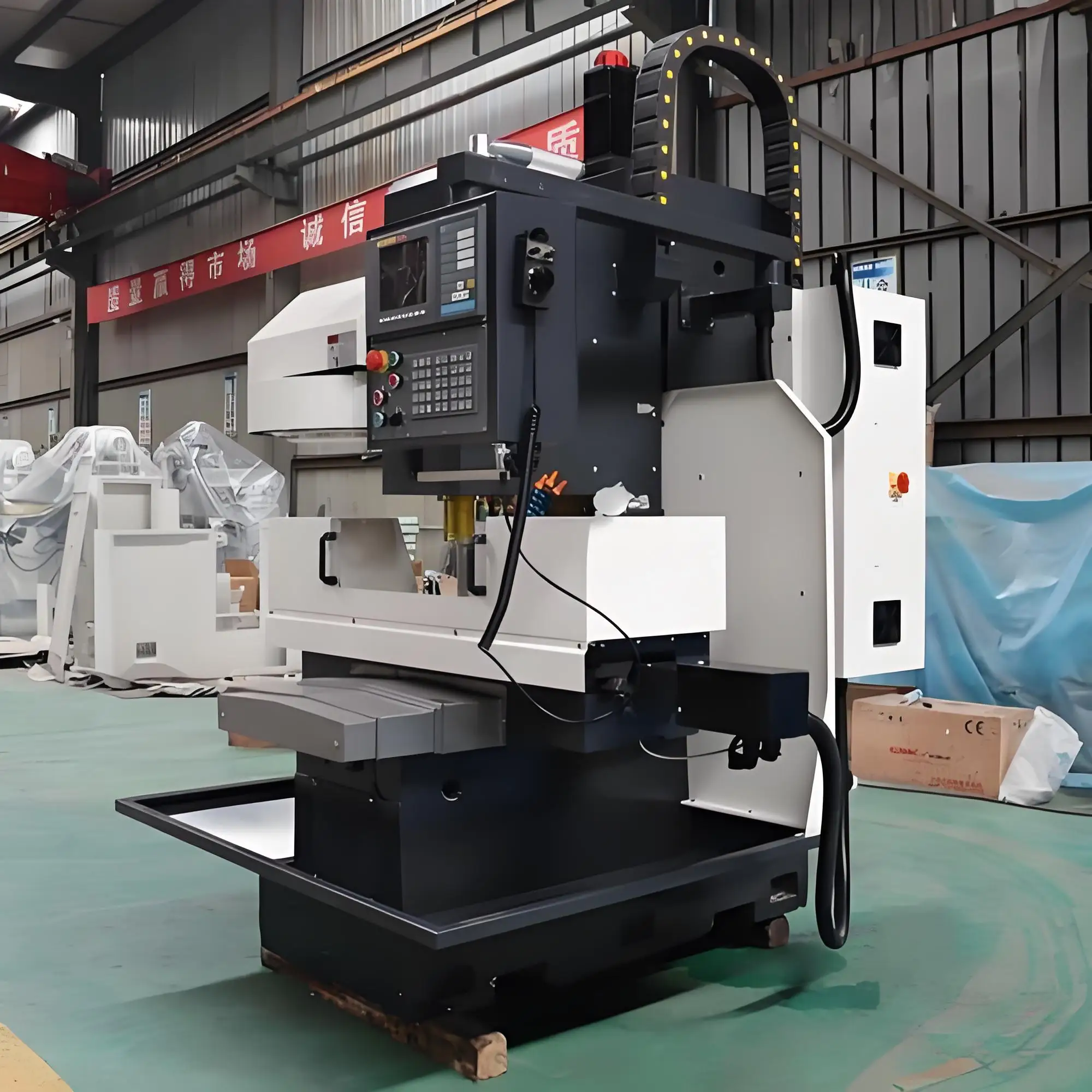 Yüksek Hızlı CNC Dikey Freze Tezgahı XK7130 Mini CNC İşleme