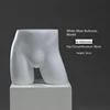 Modello di sedere maschile bianco