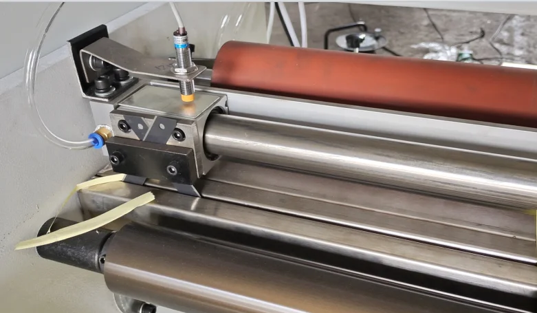 Automatic Rewinding  Machine for Gift Paper and Wallpaper