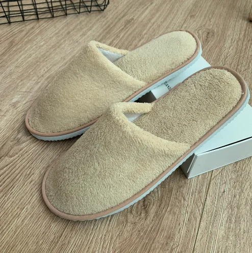 Good Quality New Style Product Customization Non-slip Cozy Soft Airline Slipper Disposable Luxury Hotel slippers supplier