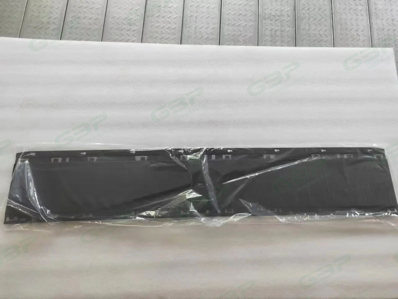 PANEL WITHOUT STRIP and LOGO OEM UNCERTAIN for VOLVO FH EUROPEAN TRUCK