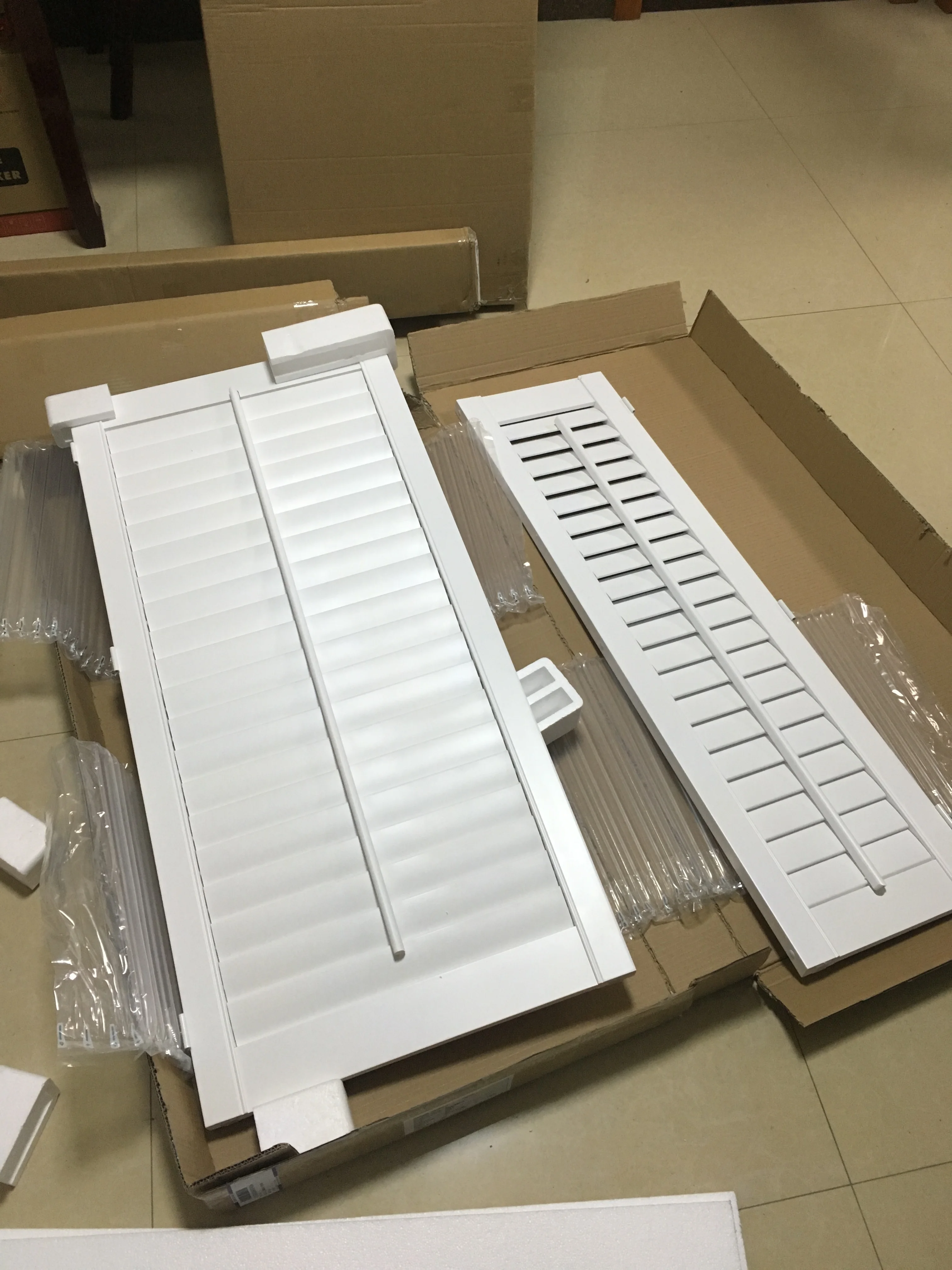 Wooden Color Sliding Door Adjustable Louver Plantation Shutter Blinds