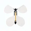 Mariposa blanca con esqueleto negro