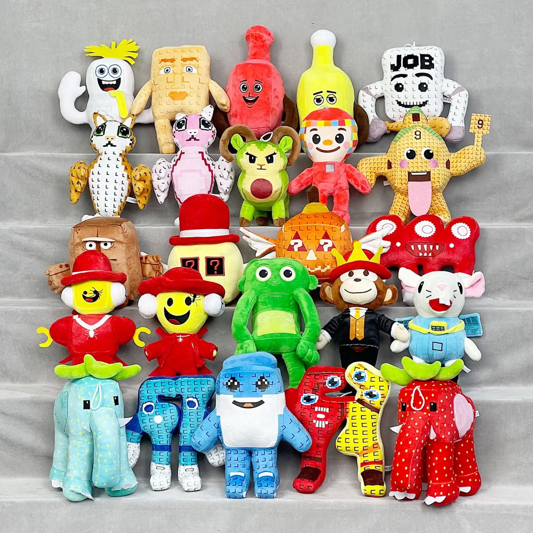 Curious e ぬいぐるみ 新入荷！ブレインロットぬいぐるみ！魅惑的なイチゴ象のぬいぐるみ