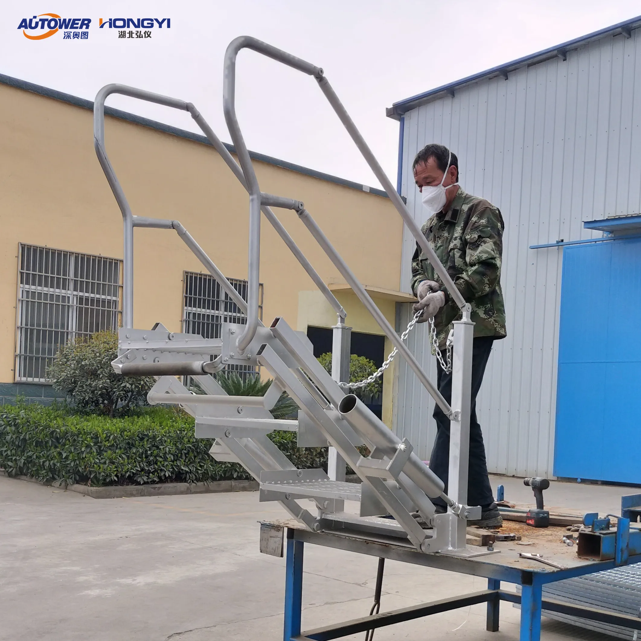 Three/four/five Steps Movable Ladder Petrochemical  Folding Stairs With Safety Cage for Loading Skid Loading Gantry