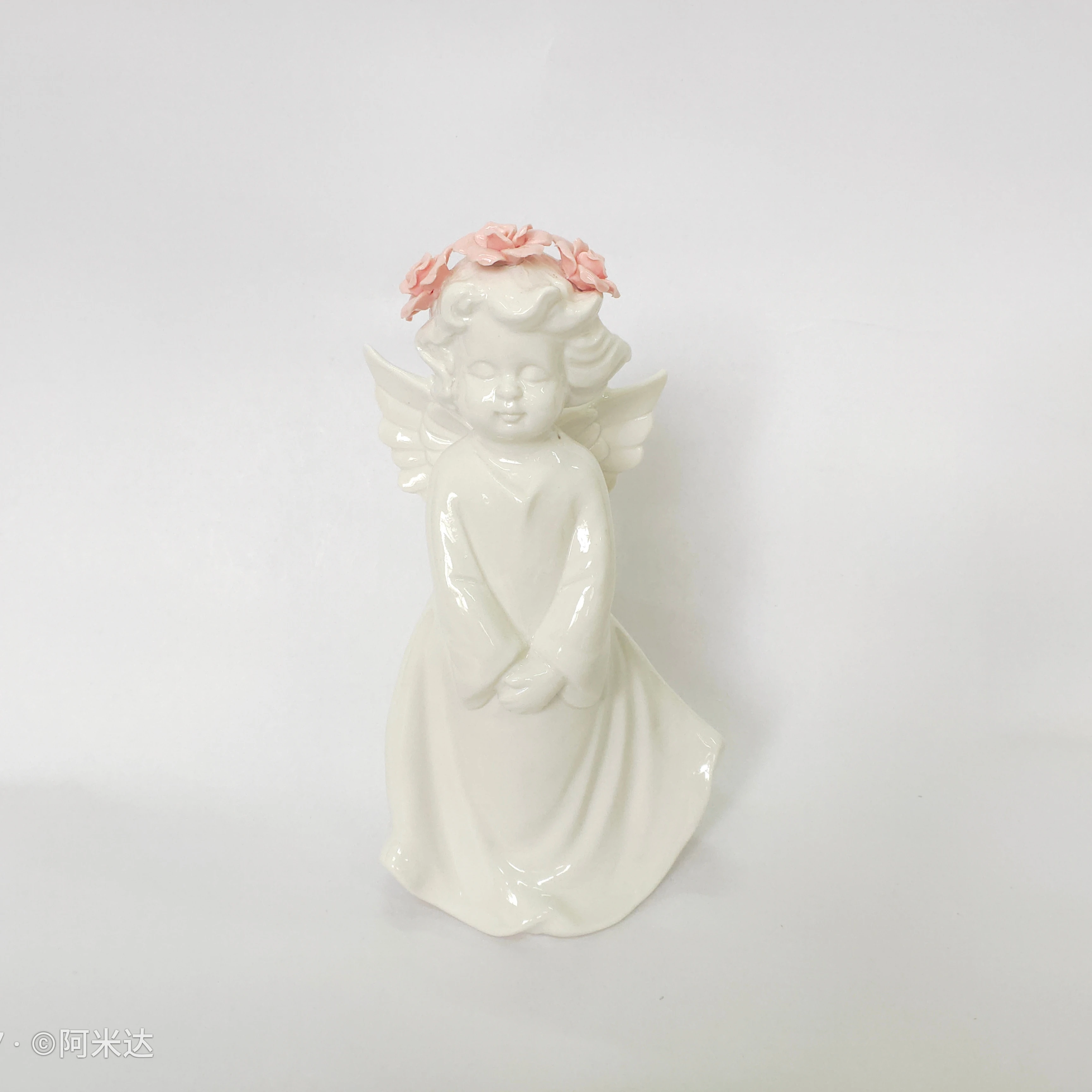 Фарфоровые статуэтки ангелов расписанные вручную