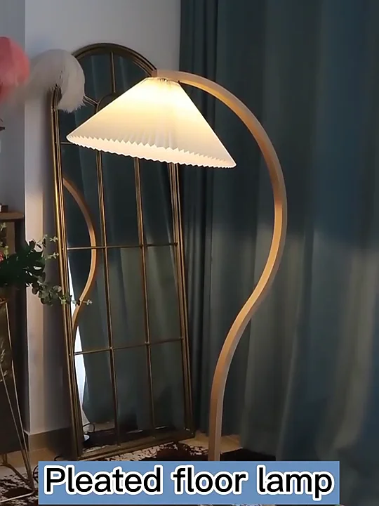Umbrella Shape American Classic Retro Wood Pleated Corner Floor Lamp