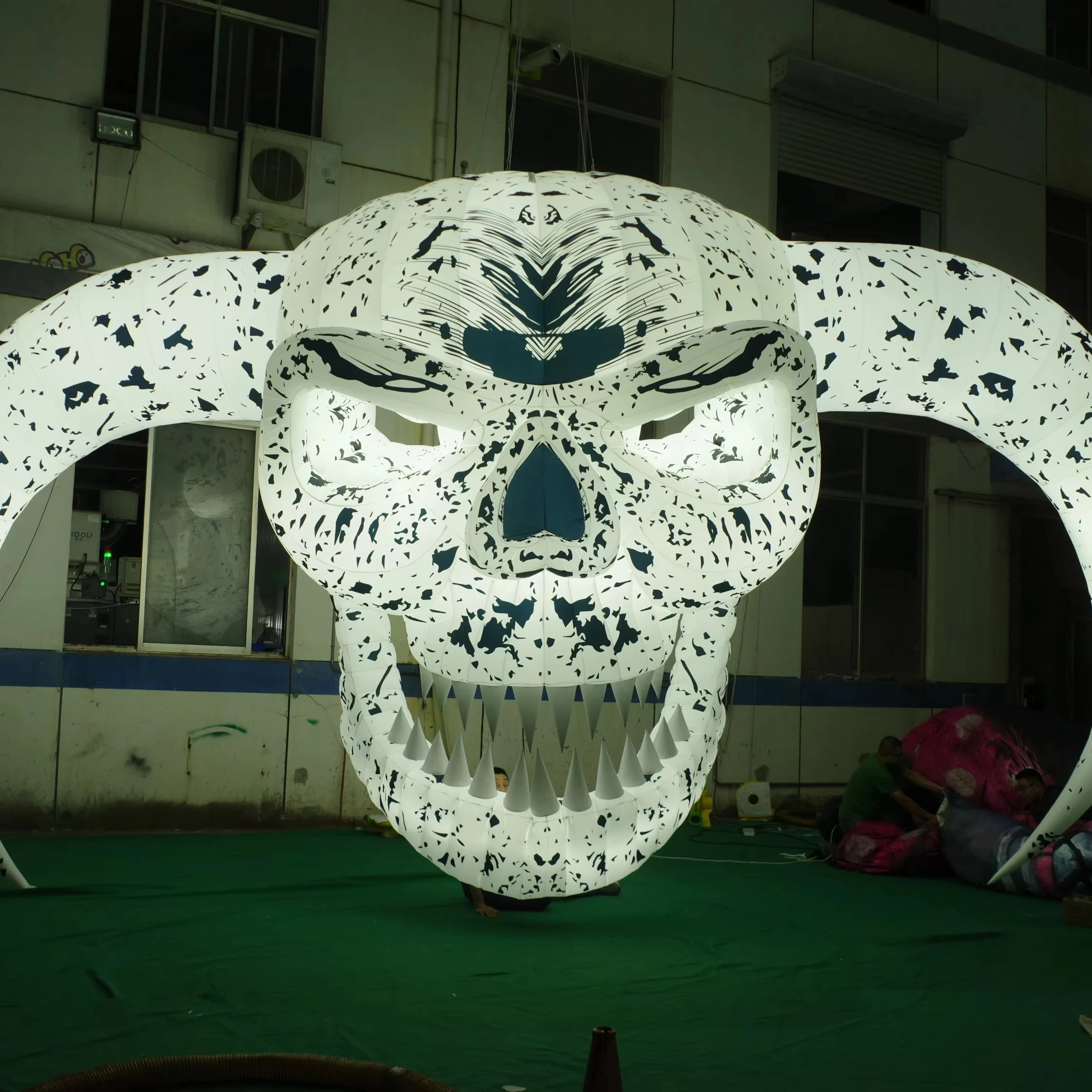 Giant Illuminated Inflatable Horned Skull Arch for Halloween, Durable LED Advertising Inflatable