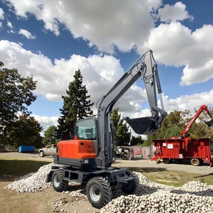 Ce Certificate High Efficiency Versatile Performance 6000KG Wheel Excavator with Epa Engine