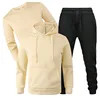 Kaki avec un pantalon noir