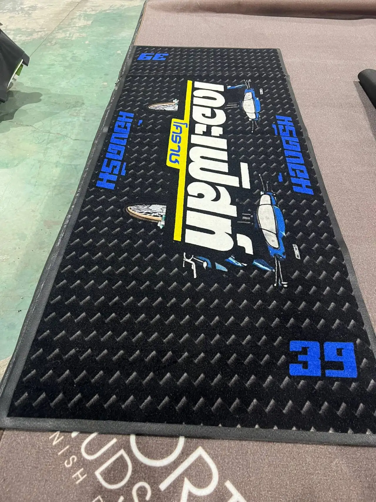 100% Nylon Washable Rubber Backing Printed Logo Entrance Door Mat Personalized Pit Mats Motorcycle Car Brand Logo Mat