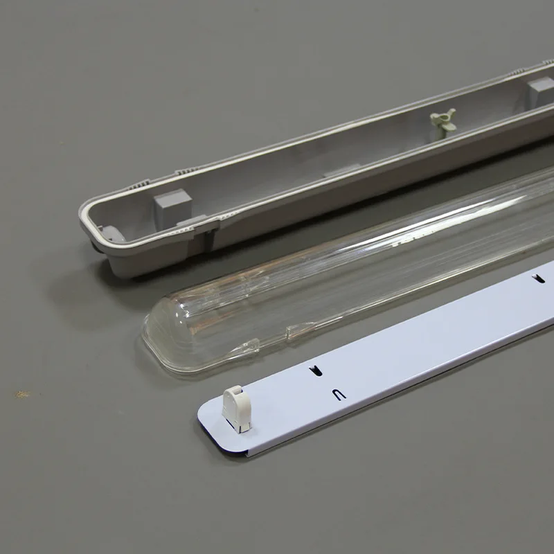 Lampada LED T5 Tri-proof a prova di polvere e acqua con kit di alloggiamento e supporto dimmerabile per uso in magazzino, garanzia 2 anni