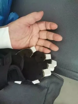 Portable hand rehabilitation equipment supplies rehabilitation robot gloves for stroke patient perform hand exercise at home factory