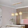 Lustre long doré à trois têtes