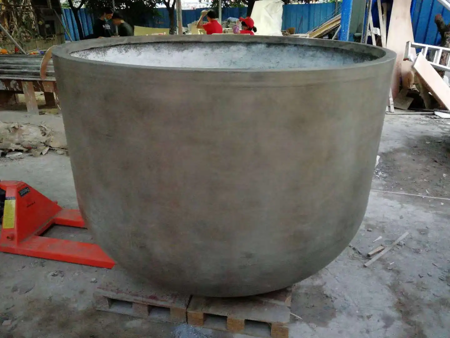 Foshan Factory's Luxury Eco-friendly Large GFRC GRC Concrete Planter Bowl Kit Easy Floor Installation for Commercial Home Use