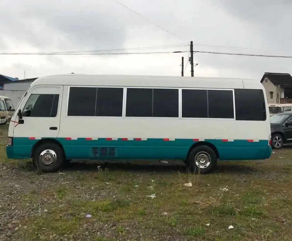 LHD 2017 Япония использовала хорошее состояние Toyot Coaster bus с дизельным двигателем левый привод 23 сиденья Белый Синий дешево для печати