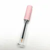 Tube eyeliner avec haut rose mat