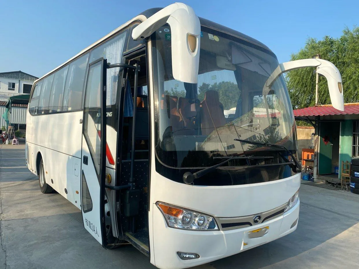 Used 34 Seats Kinglong Coach Bus Yuchai Euro5 Engine Solid Steel Chassis Comfort Layout for Short & Medium Route