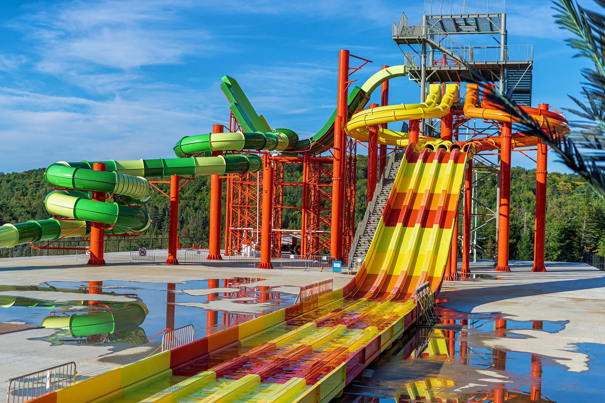 Outdoor Fiberglass Water Park Slide with 6-8mm Thickness Customized Size and Over 10 Years Service Life