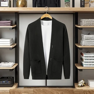 OEM & ODM Men's Iron-Free Long Sleeve Winter Cardigan New Stock Business Fashion Style Knitwear with Button Decoration