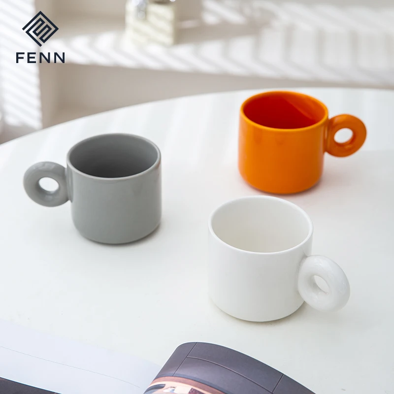 FENN Modern Thick Round Handle Colored Custom Logo Ceramic Mugs Nordic Style Black Glossy Colored Cappuccino Cups Cafe Mug