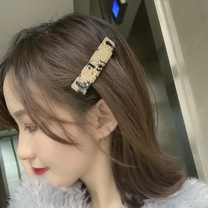 Ацетатная заколка с леопардовым