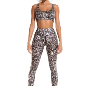 Wholesale Women's Activewear 2-Piece Set: High Support Sports Bra & Butt Lifting Yoga Leggings for Gym, Pilates, HIIT Training