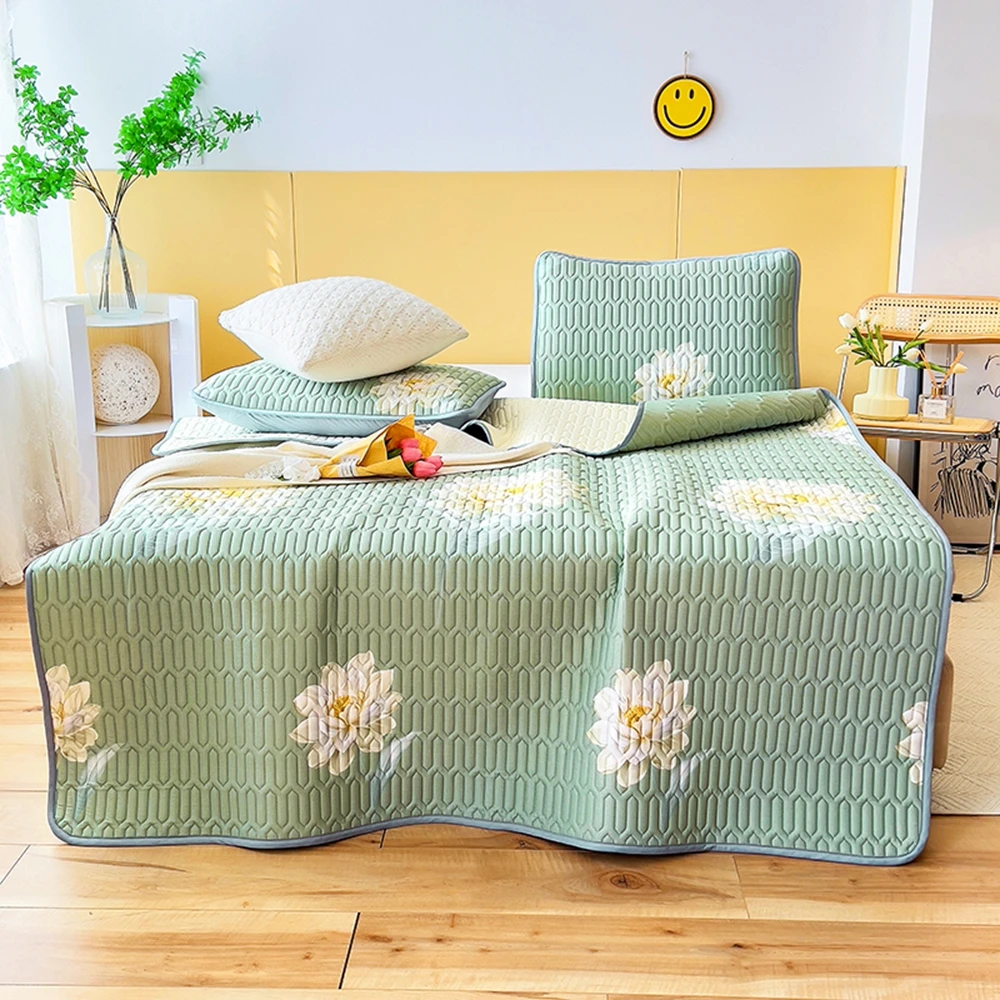Chinese Cooling Bed Mat Floral Pattern 3-Piece Set with Flat Bed Sheets for Home Hotel Bedroom Use Stitching Technics