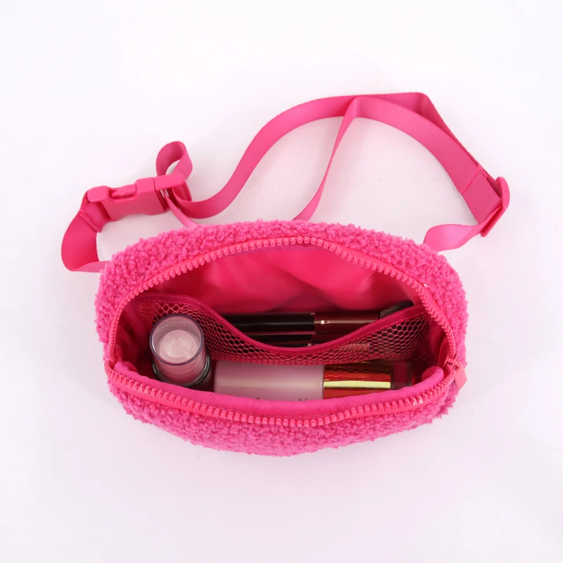 Custom Logo Fashionable Trendy Travel Chest Bag Sherpa Crossbody Fleece Belt Bag Fanny Pack Everywhere Waist Pack  for Women manufacture