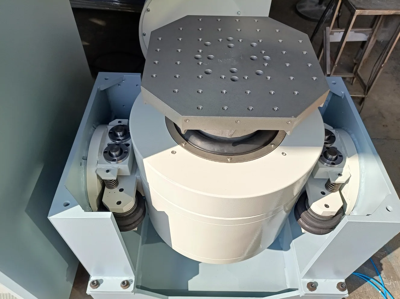 hochfrequenz vibration Hamm HD+ 120i VIO-2-HF combines vibration and oscillation in a single drum  for flexible and precise compaction. This versatile roller uses intelligent  compaction technology to achieve the best possible results with fewer main image 1