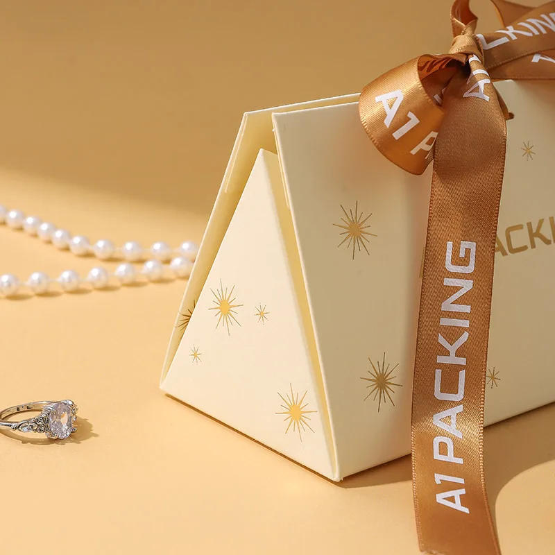 A1 New Style Triangular Paper Boutique Gift Paper Bag With Ribbon  Party Wedding Candy Favor Gift Bag factory