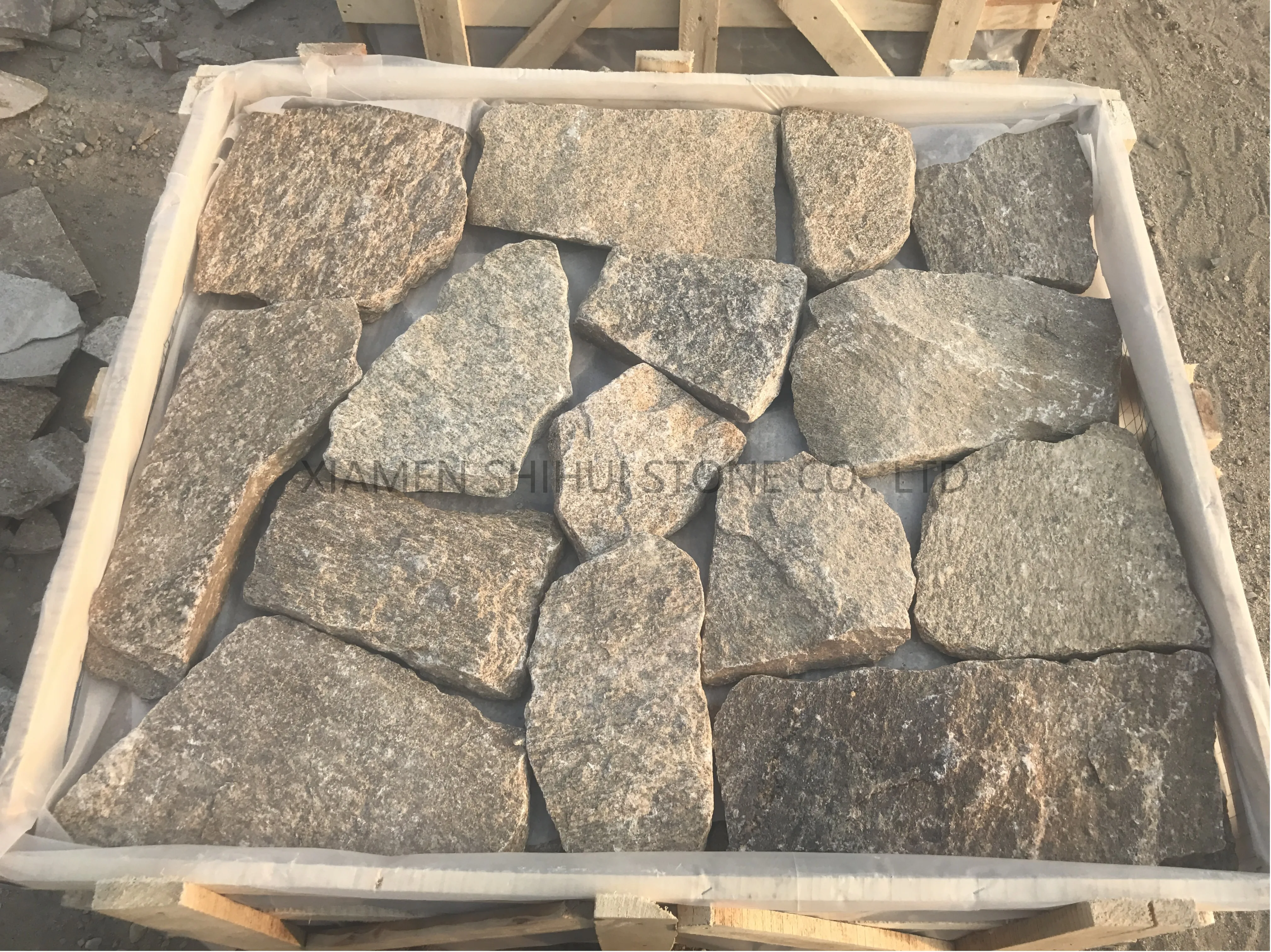 SHIHUI Natural Stone Tiger Yellow Textured Quartzite Free Form Exterior Stacked Decoration Stone Veneer Wall Cladding Stone