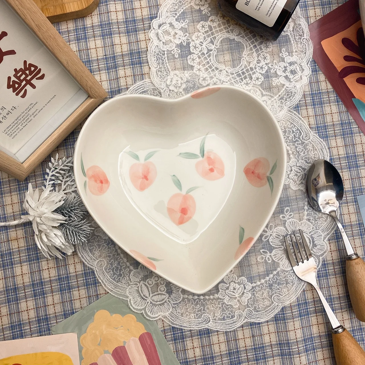 皿・プレート Human made HEART CERAMICS TRAY 現貨HUMAN MADE HEART CERAMICS TRAY紅綠愛心陶瓷託盤置物盤