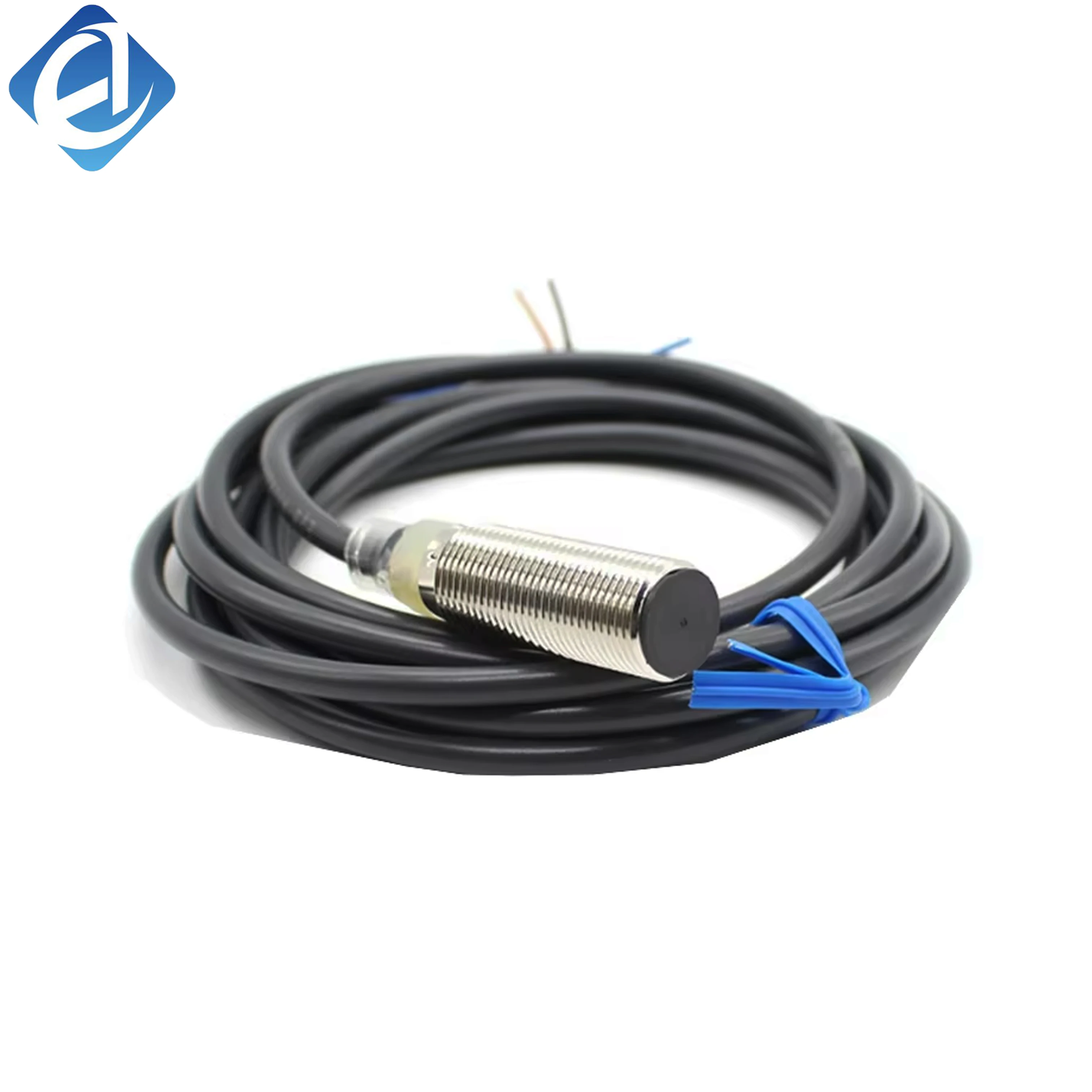 مستشعر تقارب حثي أصلي جديد من سلسلة Omron E2E، الطراز E2E-X8MD1-Z، مخصص لكشف المعادن وتحديد الحدود الموضعية وحساب القطع الصناعية في أنظمة التشغيل الآلي الصناعي.