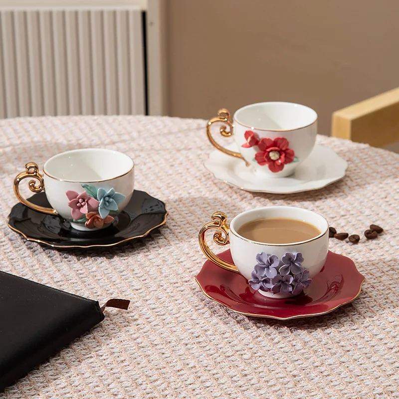 Élégant et Créatif, Fait Main, Ensemble de Coupe à Fleurs avec Trace d'Or, Cadeau Ménager, Tasse et Soucoupe en Céramique pour Thé et Espresso