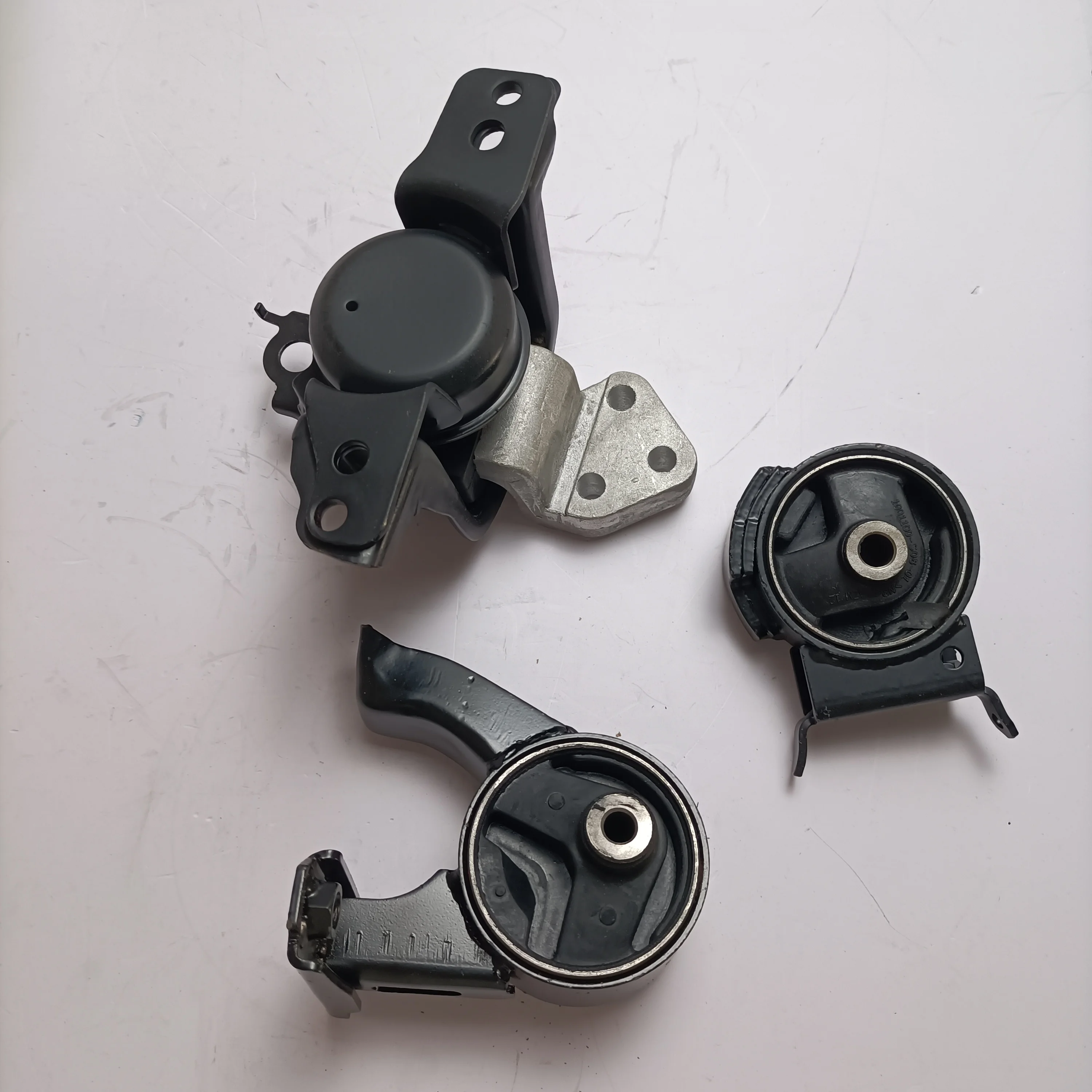 Car Engine Mount Set/Engine Bracket Set for Great Wall Florid GW4G15 1.5L
