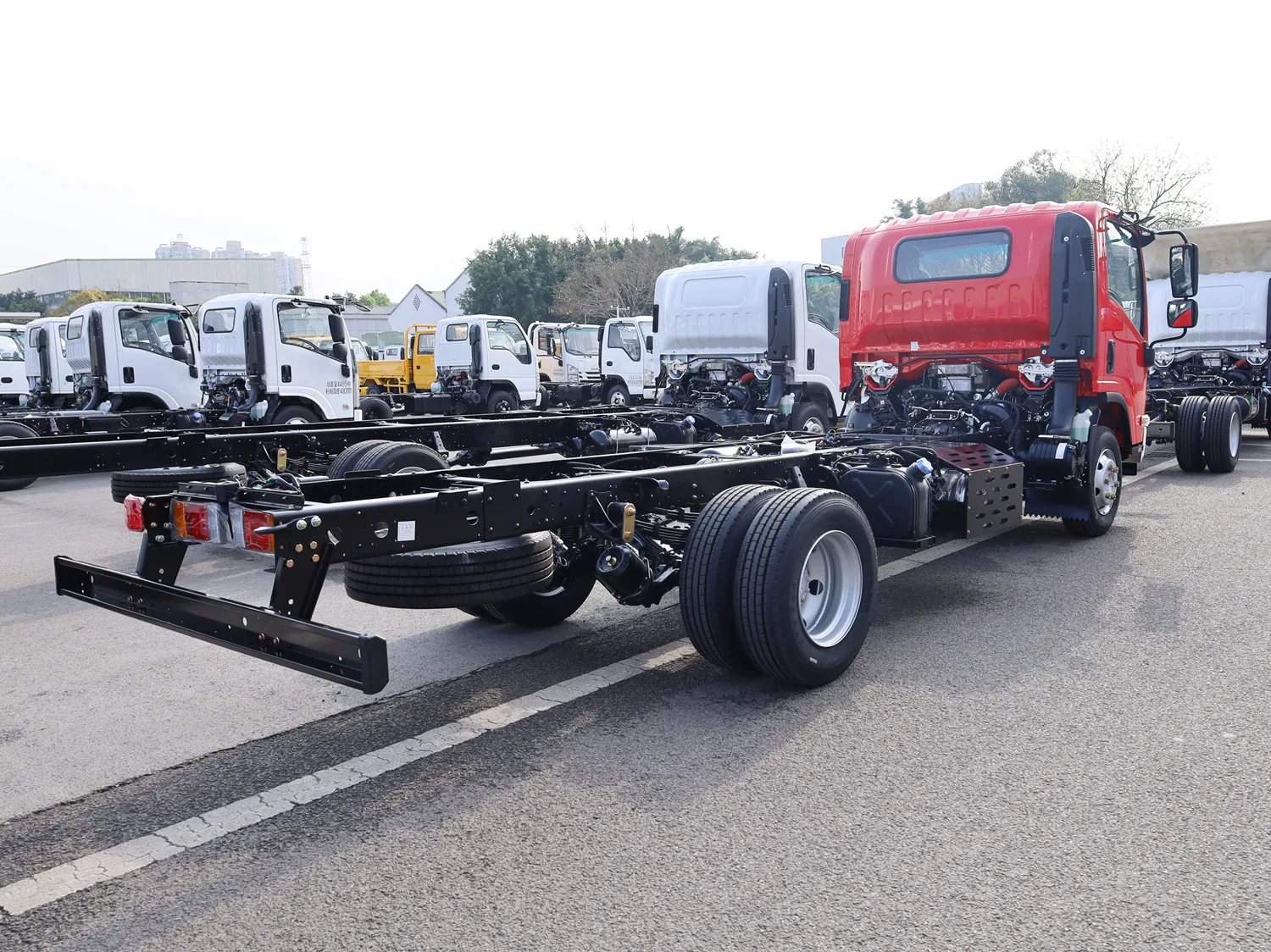 ISUZU 700P NPR Truck Chassis with 4HK1 Diesel Engine Left Hand Drive Manual Transmission air Brake ELF NPR Cargo Trucks for Sale