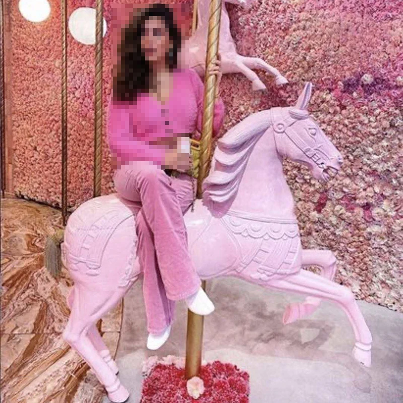 Life Size Carousel Horse Model Carousel Horse Fiberglass Prop for Shopping Mall Window Display