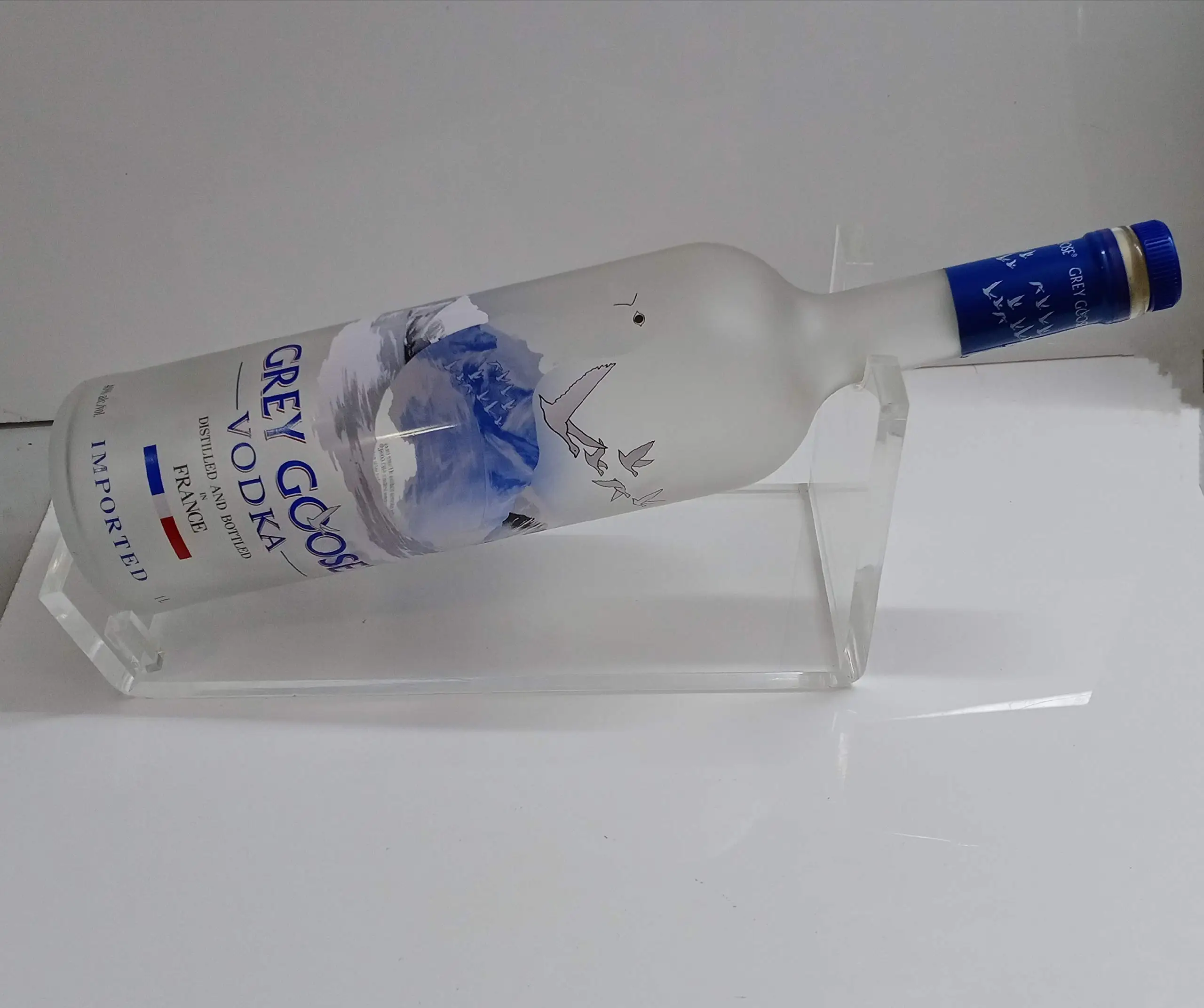 Wholesale Custom Collection Display Beer Vodka Whiskey Wine Matte Clear Acrylic Bottle Display Stand