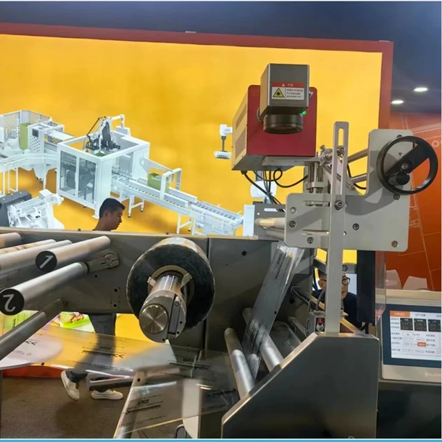 400mm Flying Fiber Optic UV CO2 Laser Machine Electric Motor 220V Easy to Operate for Food Packaging in Paper Plastic Cartons 5