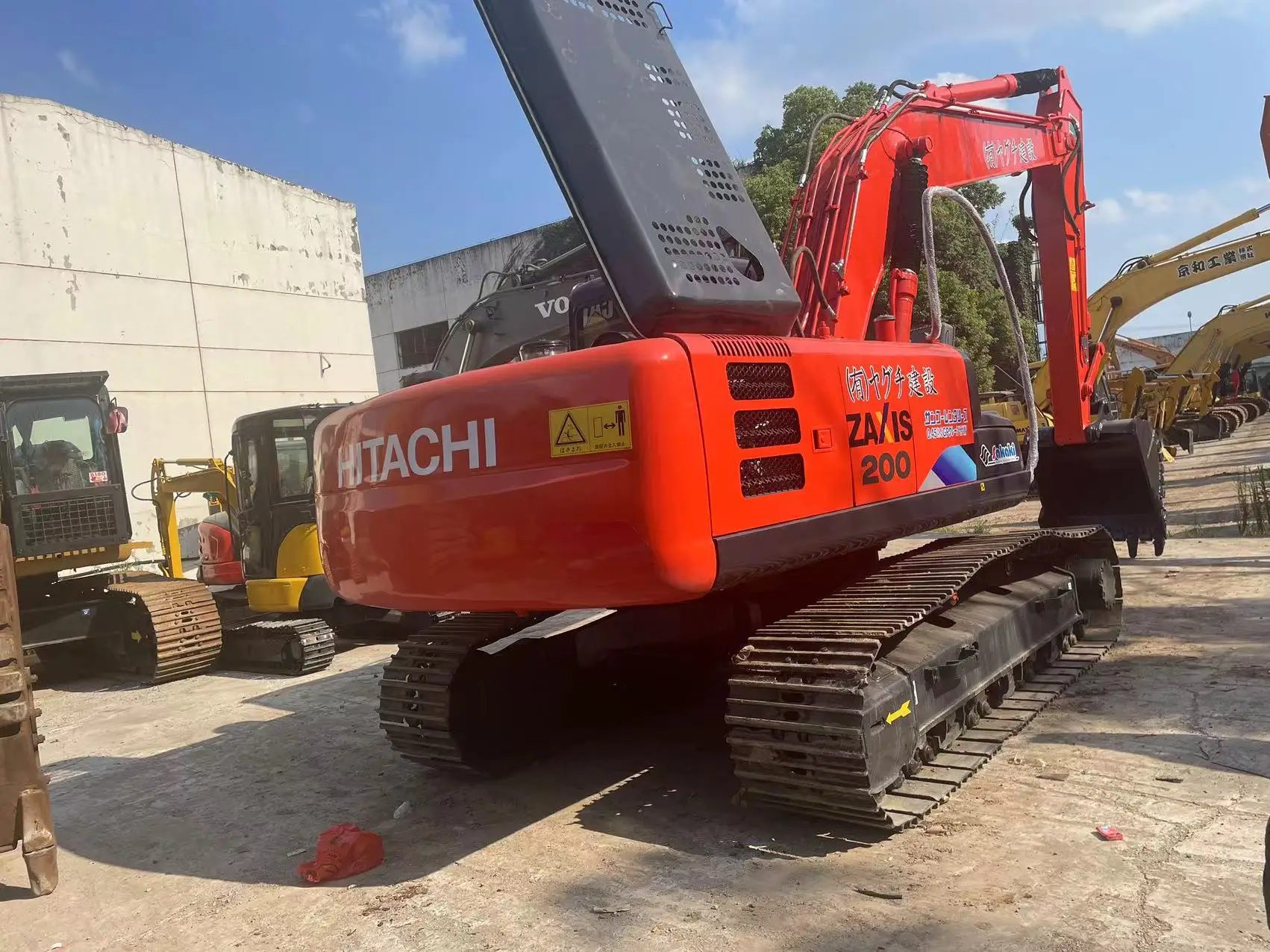 Hitachi ZX225 - Powerful Excavator with Sany Pelle