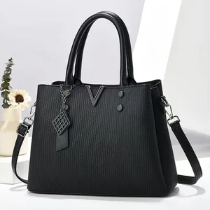 European and American Fashion crocodile Pattern Shoulder Bags with Pendant Large Capacity Pu Leather Handbag Trend 2026