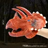 Marioneta de mano de triceratops rojo