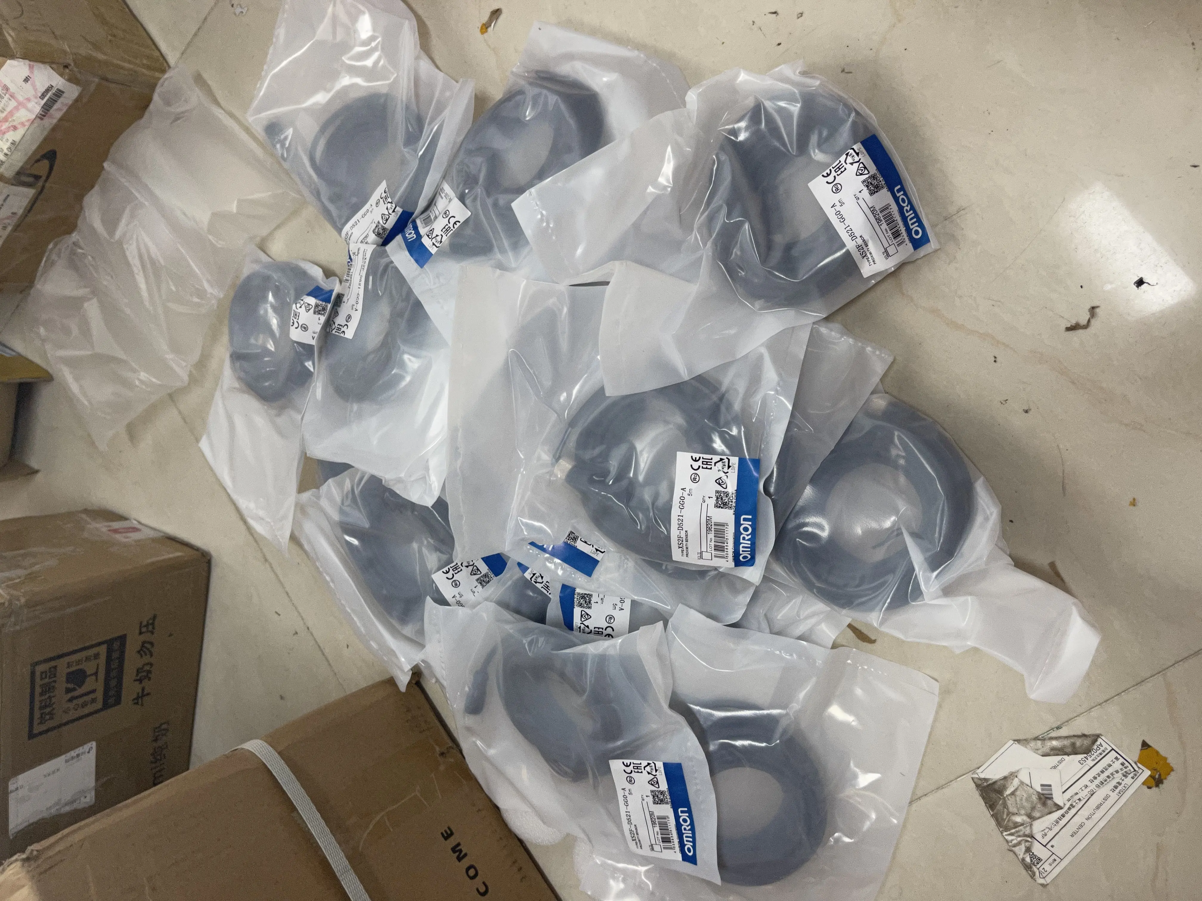 Omron Proximity Sensor XS2F-D521-GG0-A Omron Proximity Sensor XS2F-D521-GG0-A